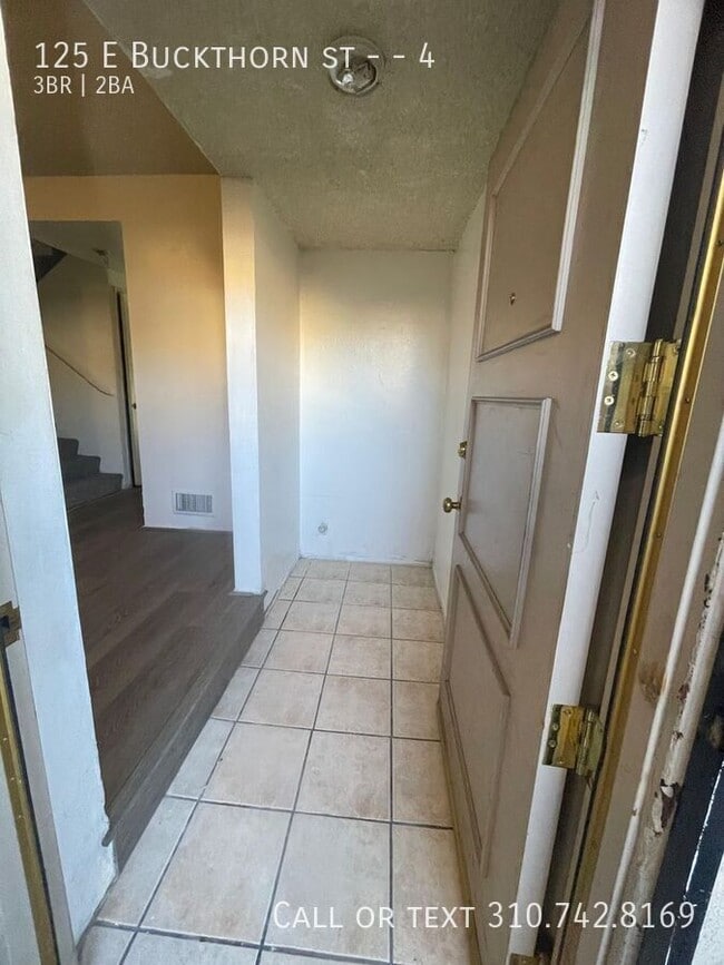 Building Photo - 125 E Buckthorn St