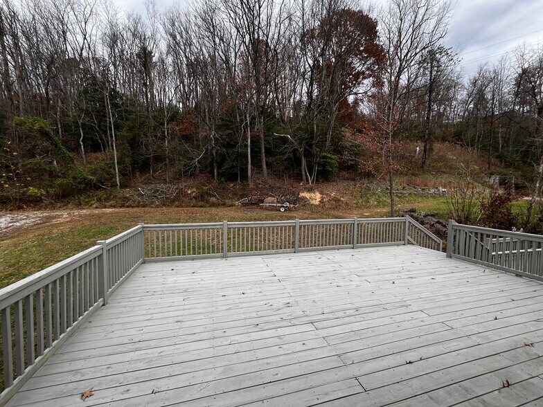 Building Photo - 1838 Oakridge Dr