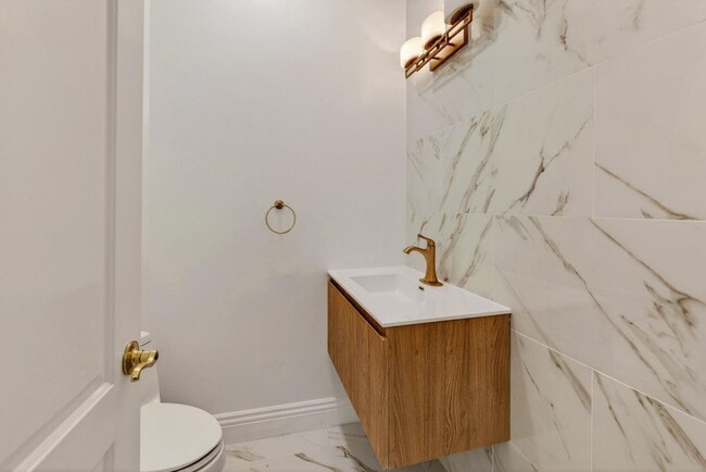 Building Photo - 860 Monte Rosa Dr