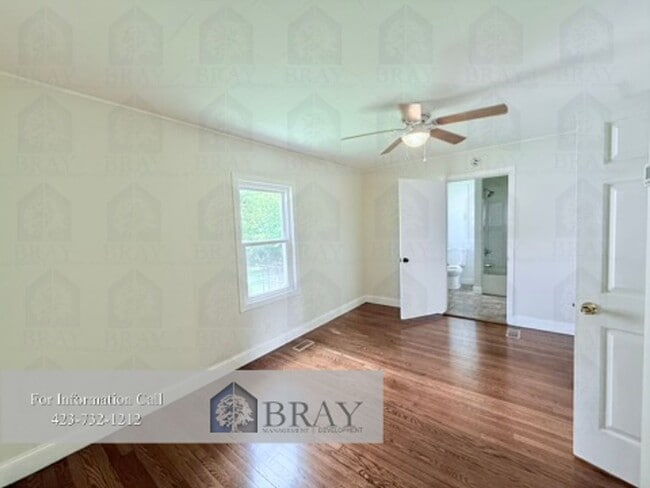 Building Photo - Cozy Brick Home with Huge Garage – Great K...