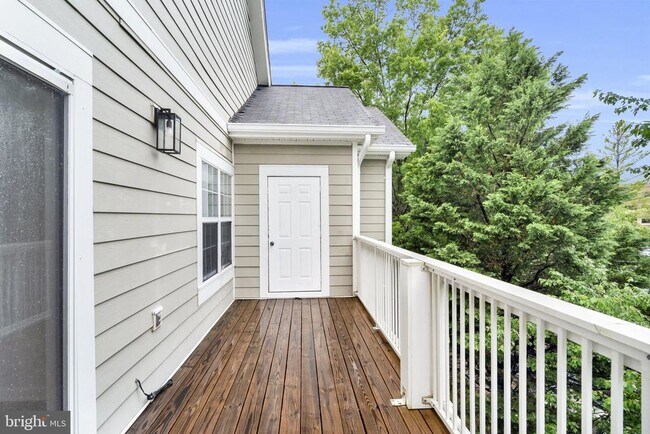 Building Photo - 1701 Lake Shore Crest Dr