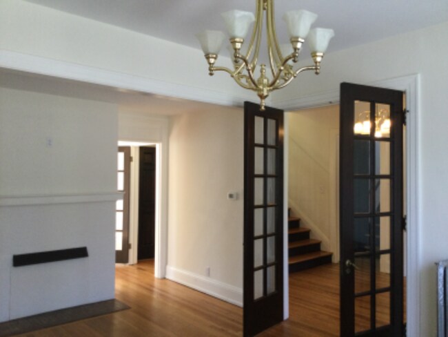 Building Photo - 117 W Wright St