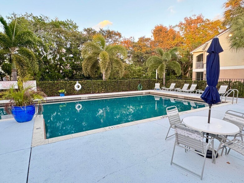 Building Photo - 815 W Boynton Beach Blvd