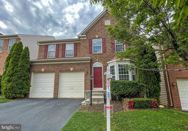 Building Photo - 9910 E Hill Dr