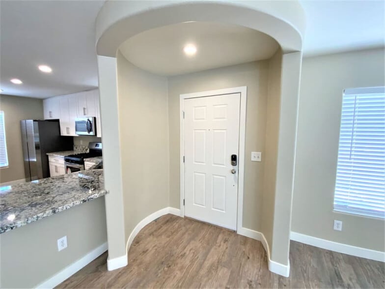 Building Photo - 864 Blue Rosalie Pl