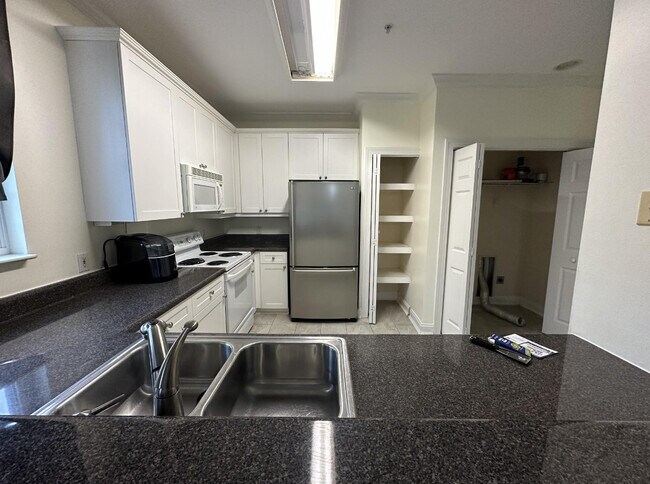 Building Photo - 4316 Summercrest Blvd