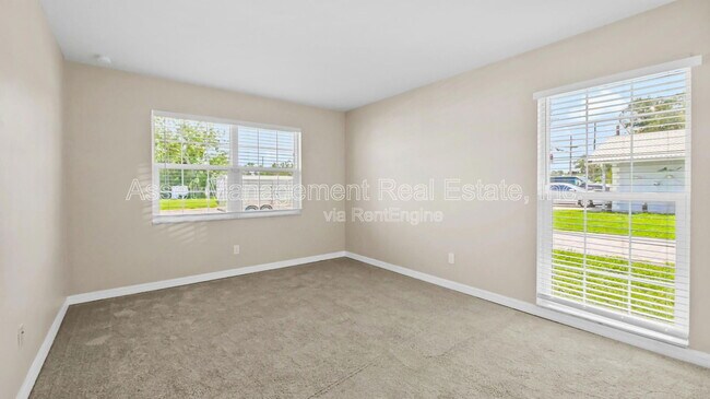Building Photo - 14010 102nd Ave