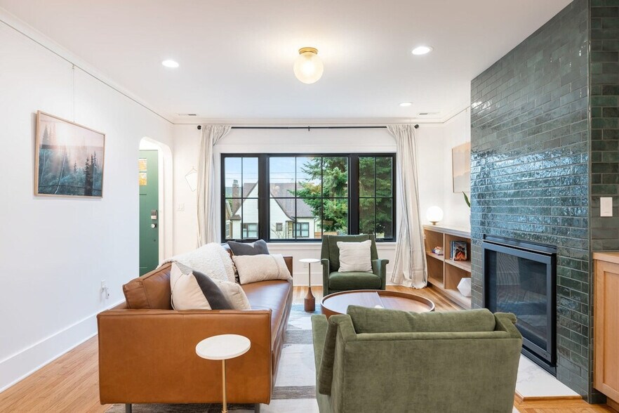 Building Photo - 2457 4th Ave W