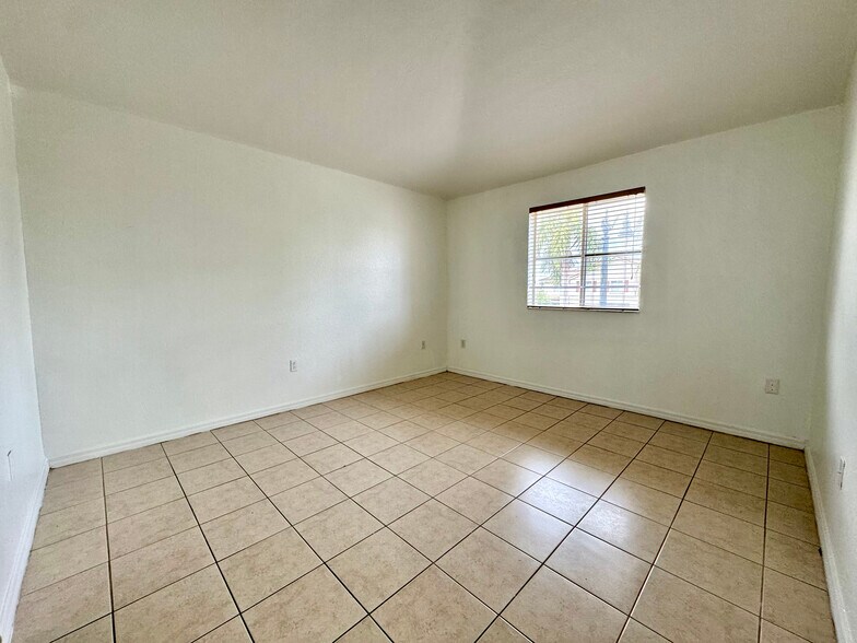 Building Photo - 8886 W Flagler St