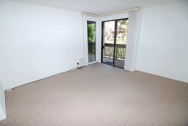 Building Photo - Resort-Style 2BD/2BA w/ Pool, Tennis Courts & 2 Parking Spaces