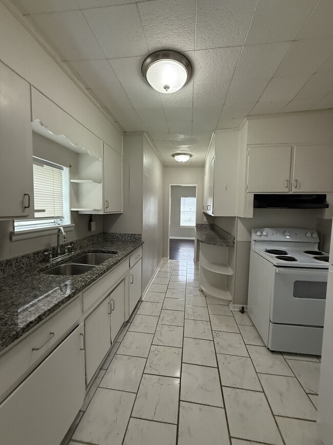 Building Photo - 335 1st Ave NW