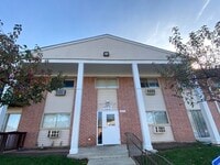 Building Photo - 693 E Fullerton Ave