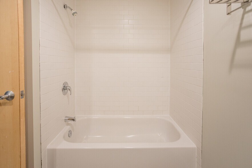 Building Photo - 41 Burroughs St