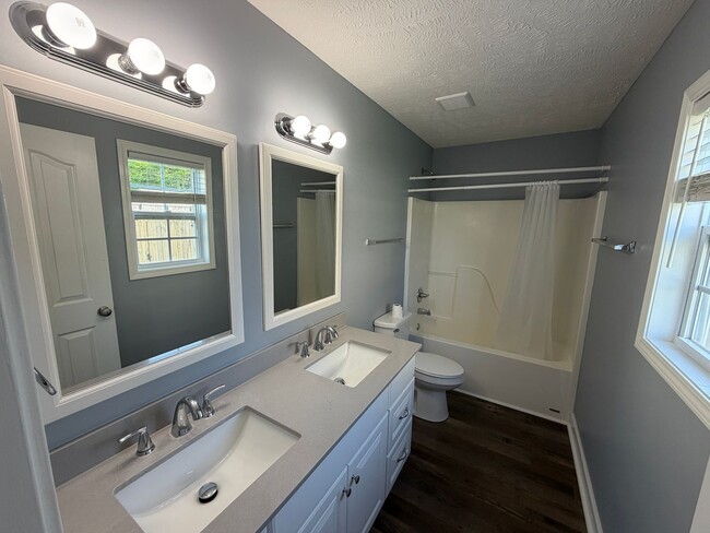 Building Photo - BEAUTIFUL HOME!!!