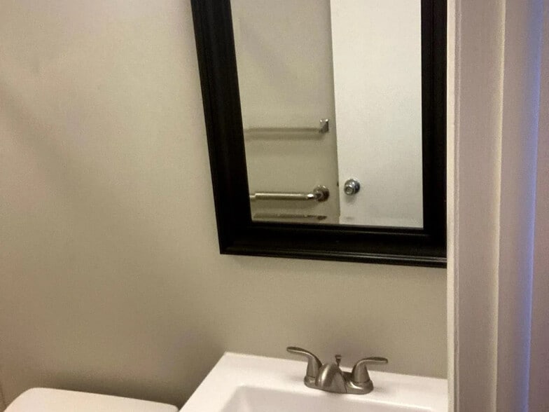 Building Photo - 81 E Broad St