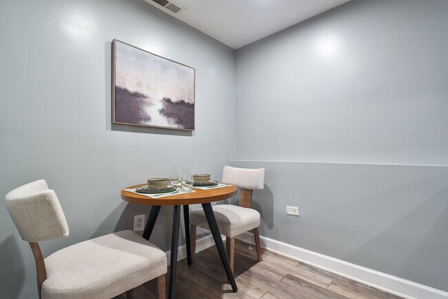 Building Photo - 3029 N Oakley Ave