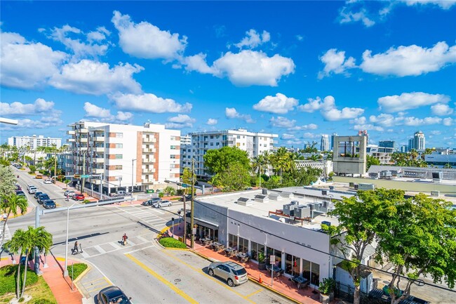 Building Photo - 1100 Alton Rd