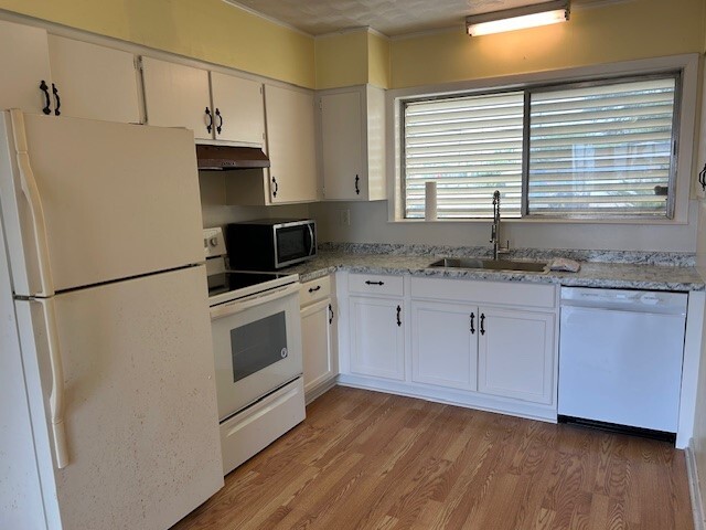 Building Photo - 325 Mackeral St