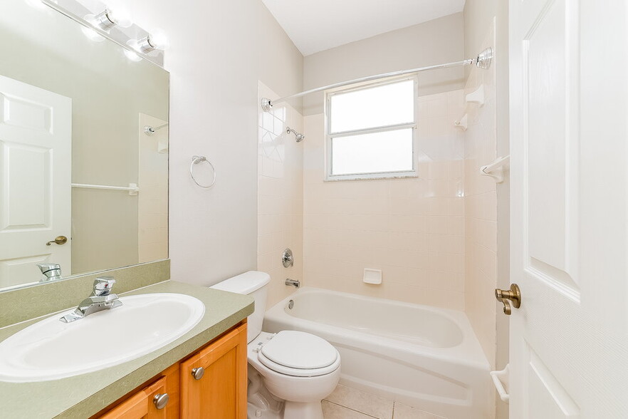 Building Photo - 1252 Millbrook Cir