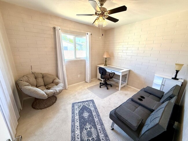 Building Photo - Furnished- Cute 2 Bedroom Home with Garage...
