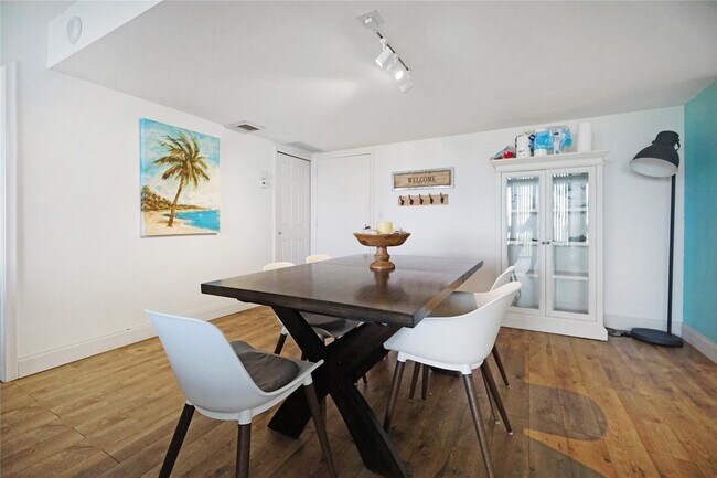 Building Photo - 2400 Presidential Way