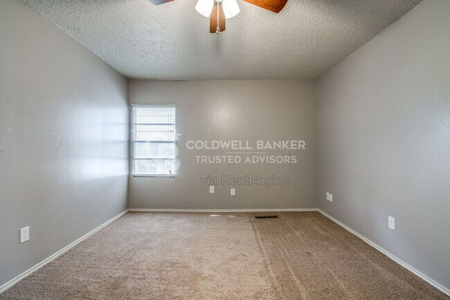 Building Photo - 5320 Kenosha Ave