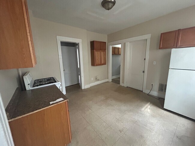 Building Photo - 43 Hurlburt St