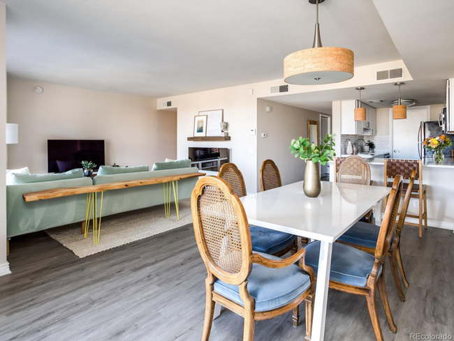 Building Photo - Updated 2 Bed 2 Bath in Denver's Mayfair N...