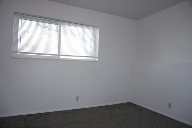 Building Photo - 4 Bedroom 2 Bath West Jordan Home
