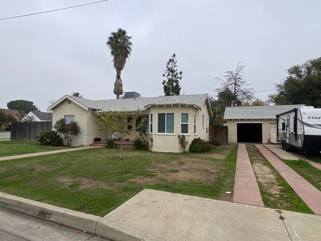 Building Photo - Follow the yellow brick to this Remodeled 2 BD 1 BA House in NE Bakersfield