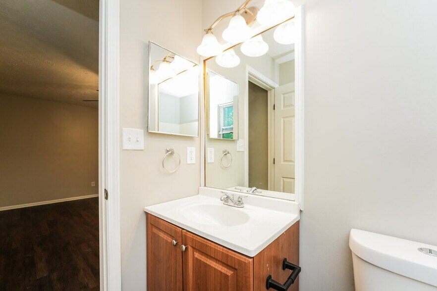 Building Photo - 5394 Greenhedge Ct