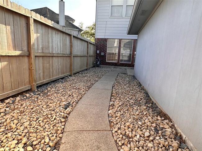 Building Photo - 1281 El Camino Village Dr