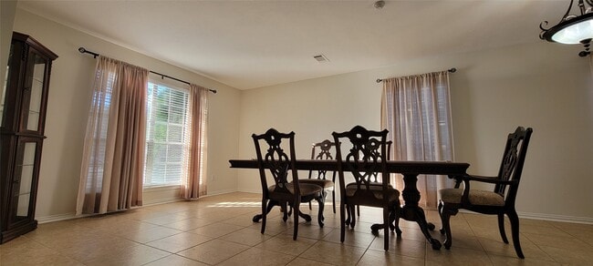 Building Photo - 4427 Eaglewood Trail Dr