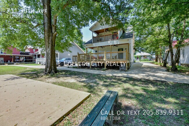 Building Photo - 711 30th Ave