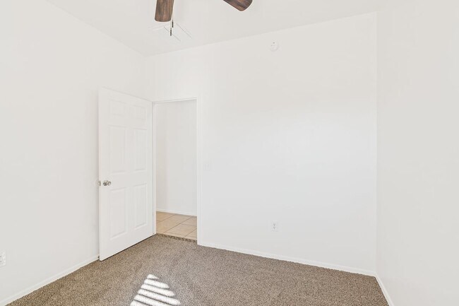 Building Photo - 7060 S Red Maids Dr