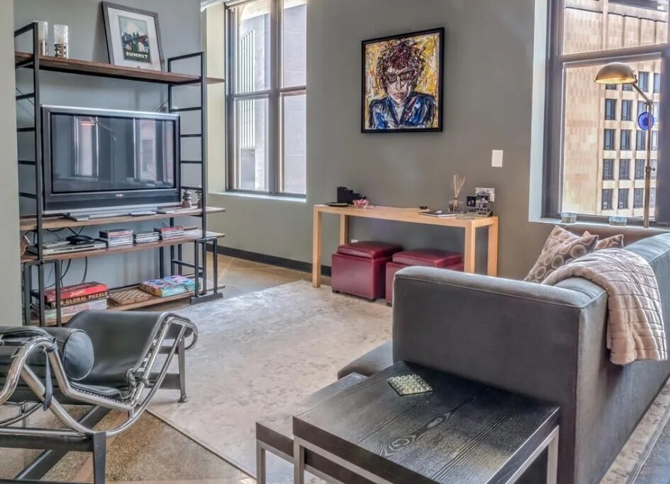 Building Photo - 350 Saint Peter St