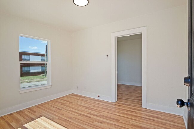 Building Photo - Modern 1-Bedroom Apartment with Thoughtful Design