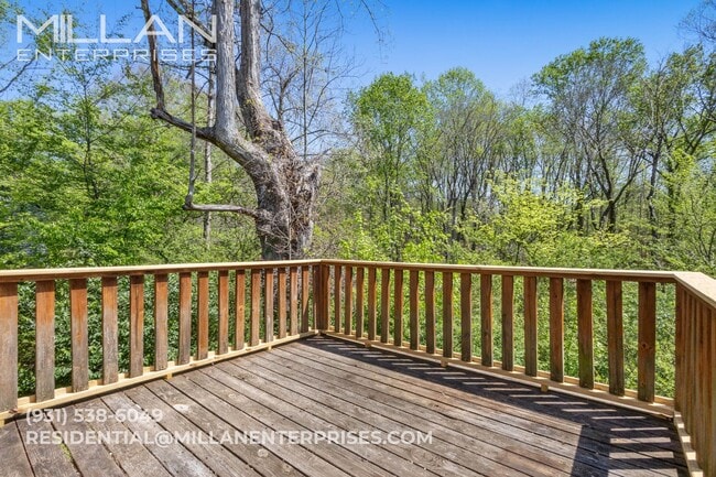 Building Photo - Charming 2BR Cottage Near Downtown Clarksville