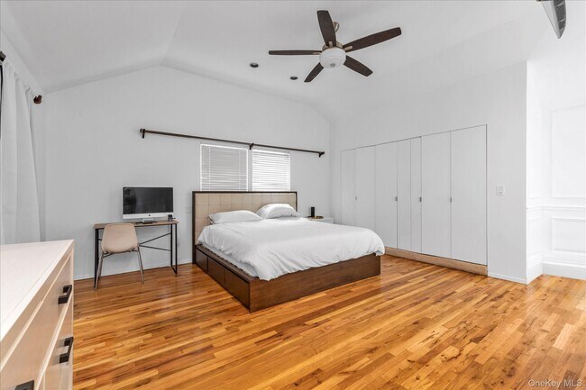 Building Photo - 8 Branding Iron Ln