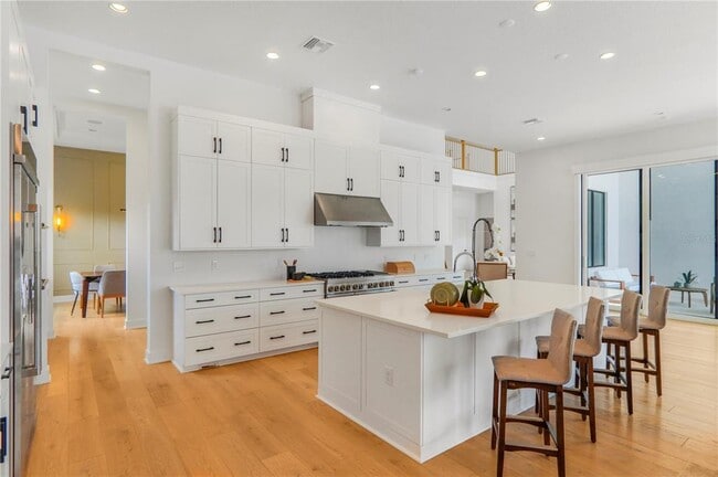 Building Photo - 15023 Pendio Dr
