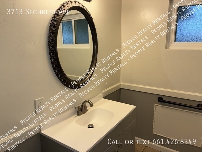 Building Photo - 3713 Sechrest Ave