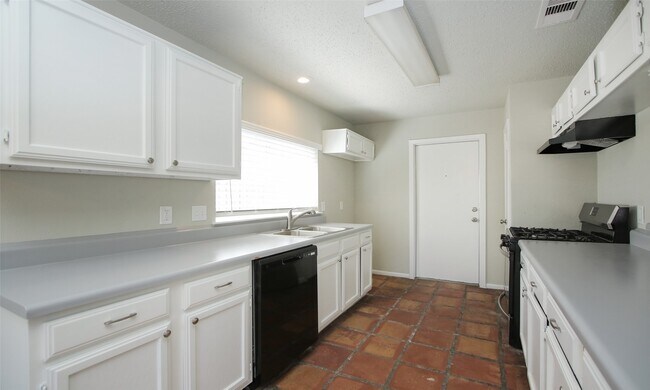 Building Photo - 13303 Hampton Falls Dr
