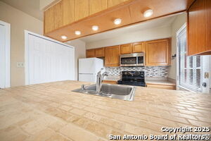 Building Photo - 6427 Wurzbach Rd