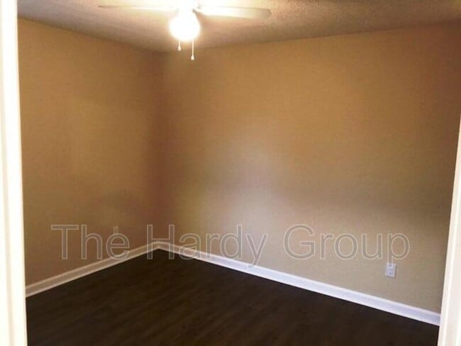 Building Photo - 255 Sunshine Cir