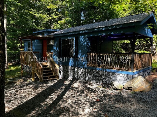 Primary Photo - 1/1 Cabin w/ Loft in Small Community
