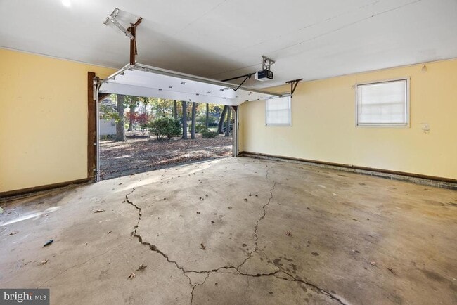 Building Photo - 24 Maple Ave