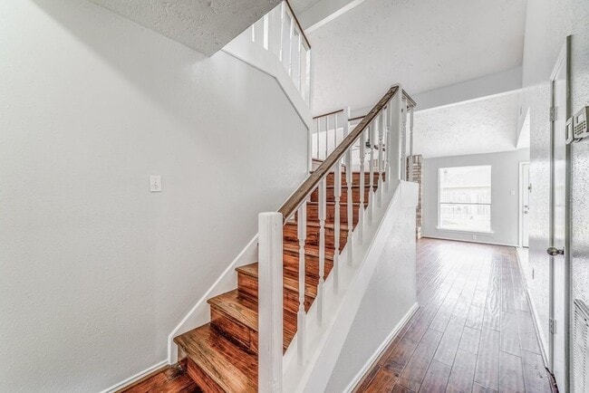 Building Photo - 1916 Woodland Hills Dr