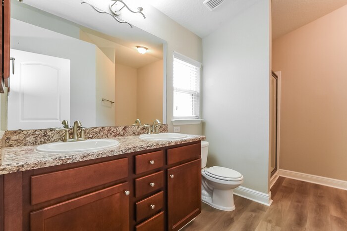 Building Photo - 706 Chelsea Ave