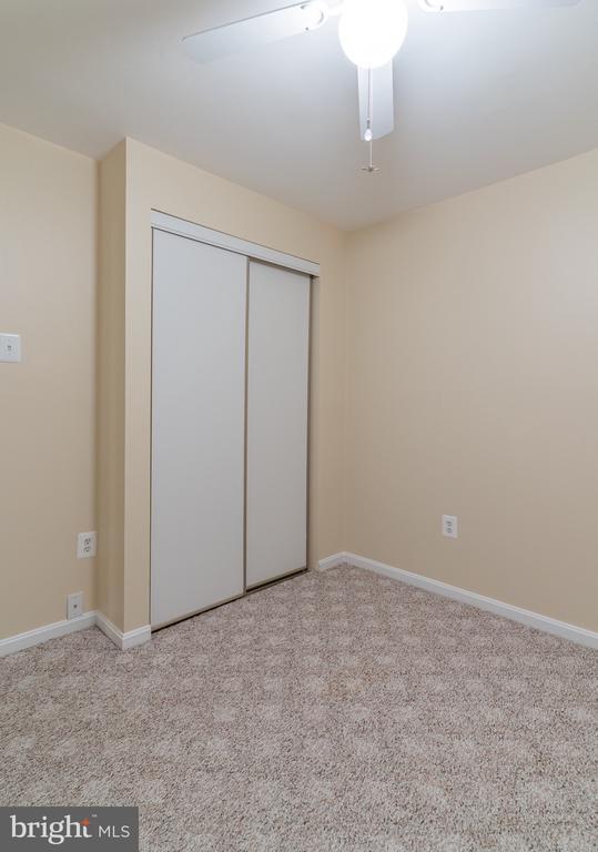 Building Photo - 7 Valleyfield Ct