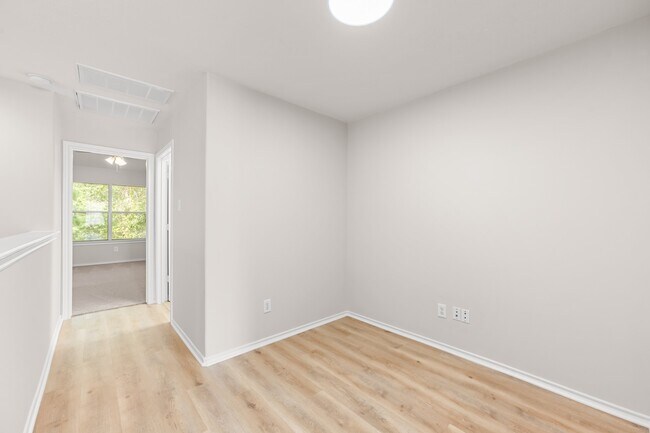 Building Photo - 211 N Burberry Park Cir